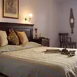 Hotel Doupiani House