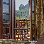 Doupiani House 3*