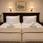 Hotel Doupiani House