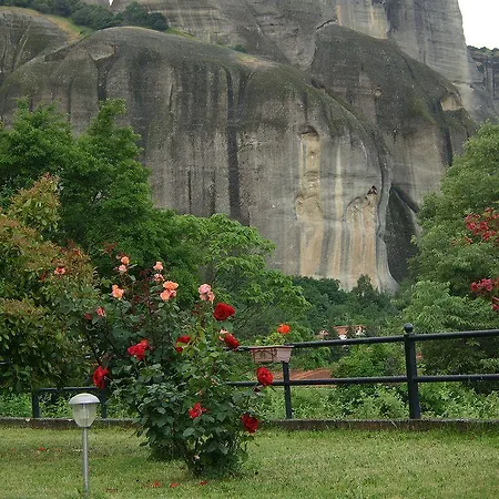 Doupiani House فندق