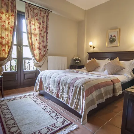 فندق Doupiani House 3*