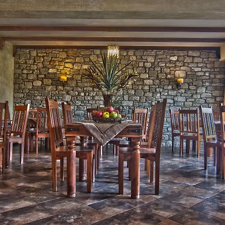 فندق Doupiani House 3*