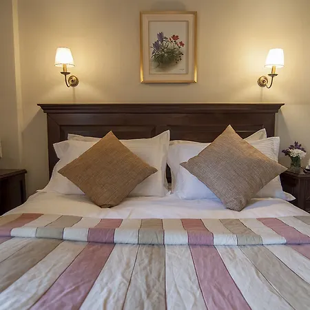 Hotel Doupiani House