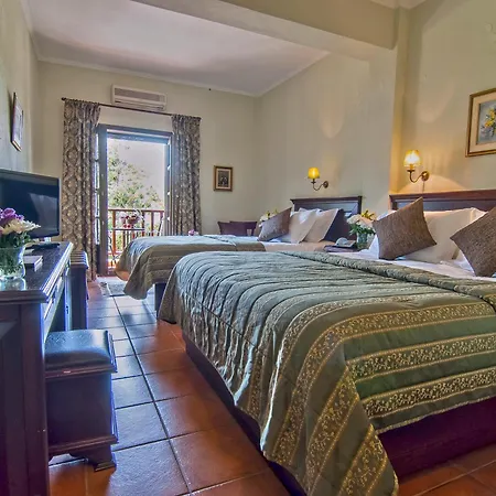 فندق Doupiani House 3*