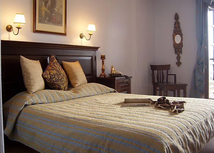 Hotel Doupiani House