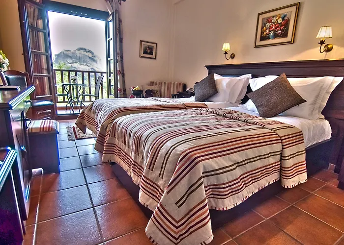 Hotel Doupiani House