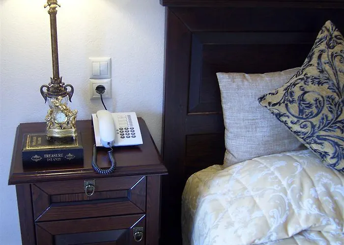 Hotel Doupiani House